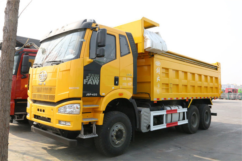 FAW Jiefang's new J6P heavy truck 500 horsepower 8X4 8.8 meter dump truck 