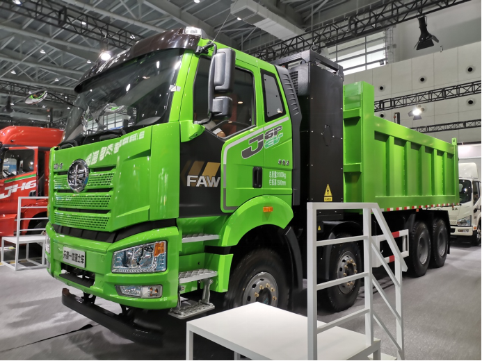 FAW Jiefang J6L heavy truck 280 horsepower 8X4 6 meter dump truck 