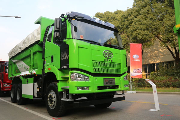 FAW Jiefang J6L heavy truck 280 horsepower 8X4 6 meter dump truck 