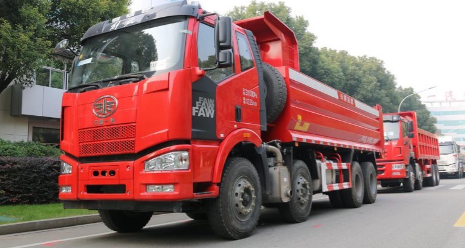 FAW Jiefang's new J6P heavy truck 420 horsepower 8X4 6.5 meter dump truck 