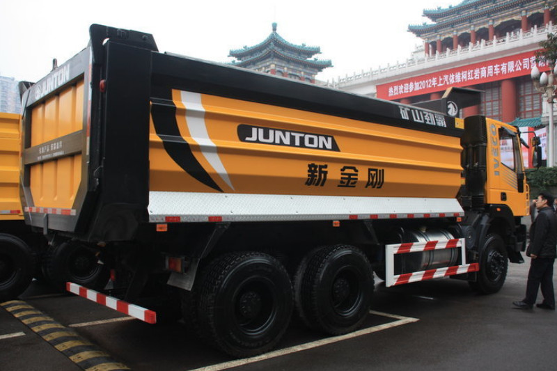 SAIC Hongyan M500 360 HP 8X4 7.4m dump truck 