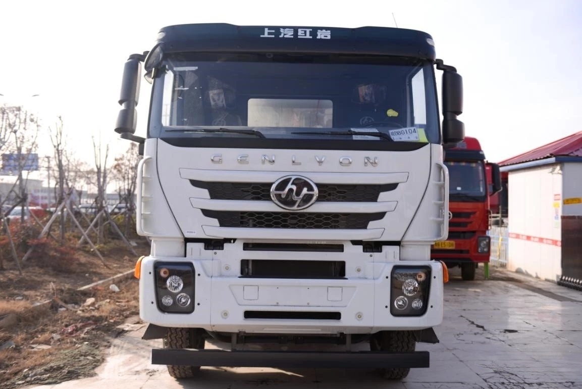 SAIC Hongyan C500 heavy truck 390 horsepower 8X4 5.6m dump truck