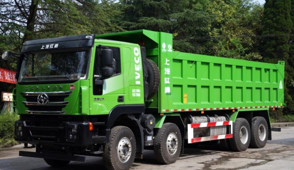 SAIC Hongyan Jiehu H6 350 HP 8X4 6m dump truck 