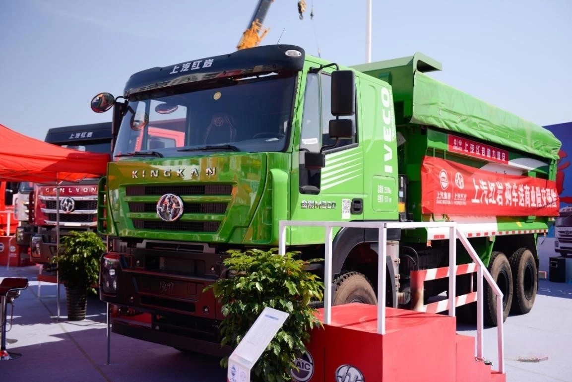 SAIC Hongyan M500 Composite Version 300 HP 8X4 5.6m Dump Truck 