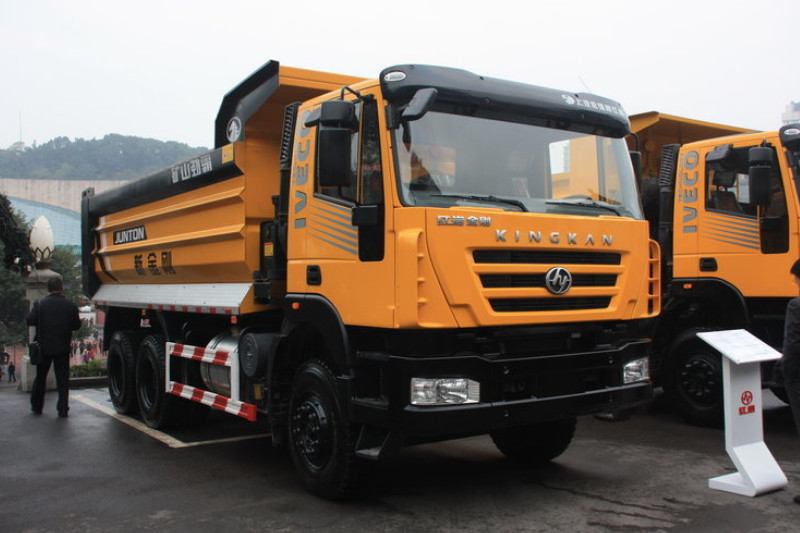 SAIC Hongyan M500 360 HP 8X4 7.4m dump truck 