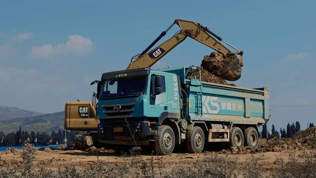 SAIC Hongyan C6 Heavy Duty Version 420 HP 8X4 6.5m Dump Truck 