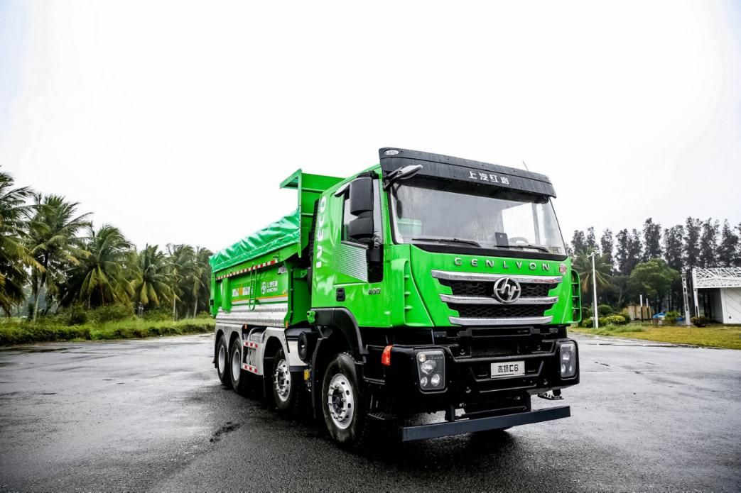 SAIC Hongyan C6 300 HP 8X4 5.6m Dump Truck