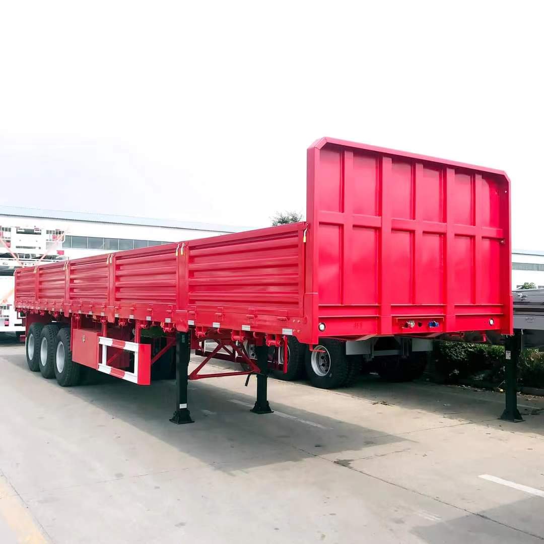 The railing trailer ordered by an Algerian customer transports steel