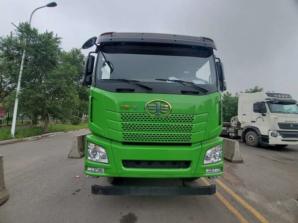 FAWQD Jiefanglong V Narrow Bridge Version 220 HP 6X2 5.2m Dump Truck