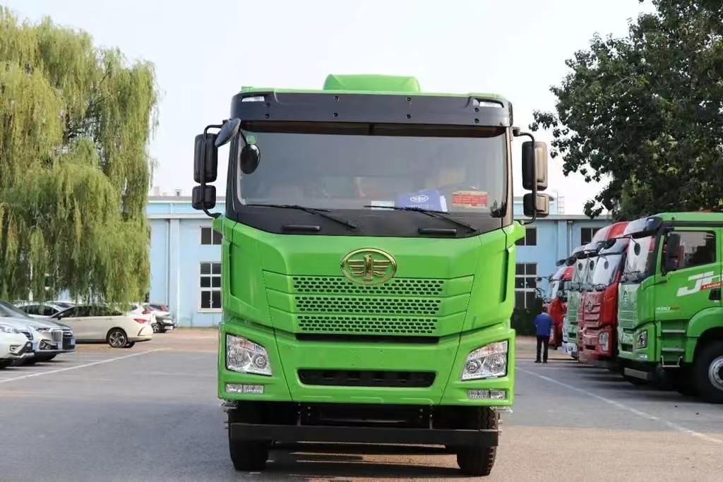 FAWQD Jiefang Han V heavy truck 310 horsepower 8X4 6.8 meter dump truck chassis 