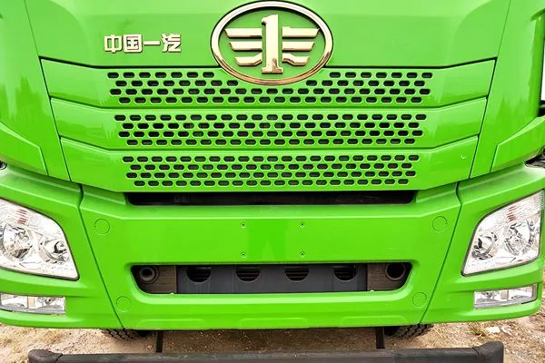 FAWQD Jiefang JH6 heavy truck 430 horsepower 8X4 8.2 meter dump truck