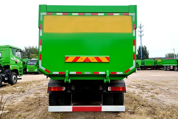 FAWQD Jiefanghan V heavy truck 260 horsepower 8X2 5.2m dump truck 