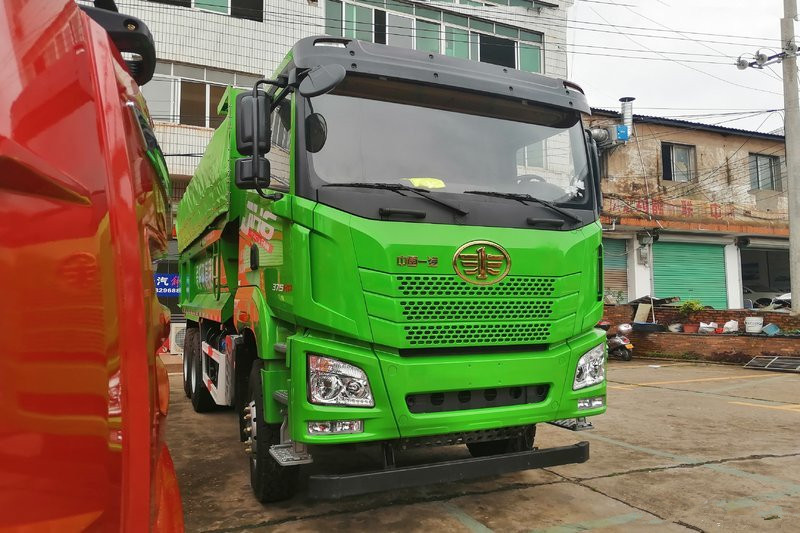 FAWQD Jiefangtian V heavy truck 350 horsepower 6X4 5.6m dump truck