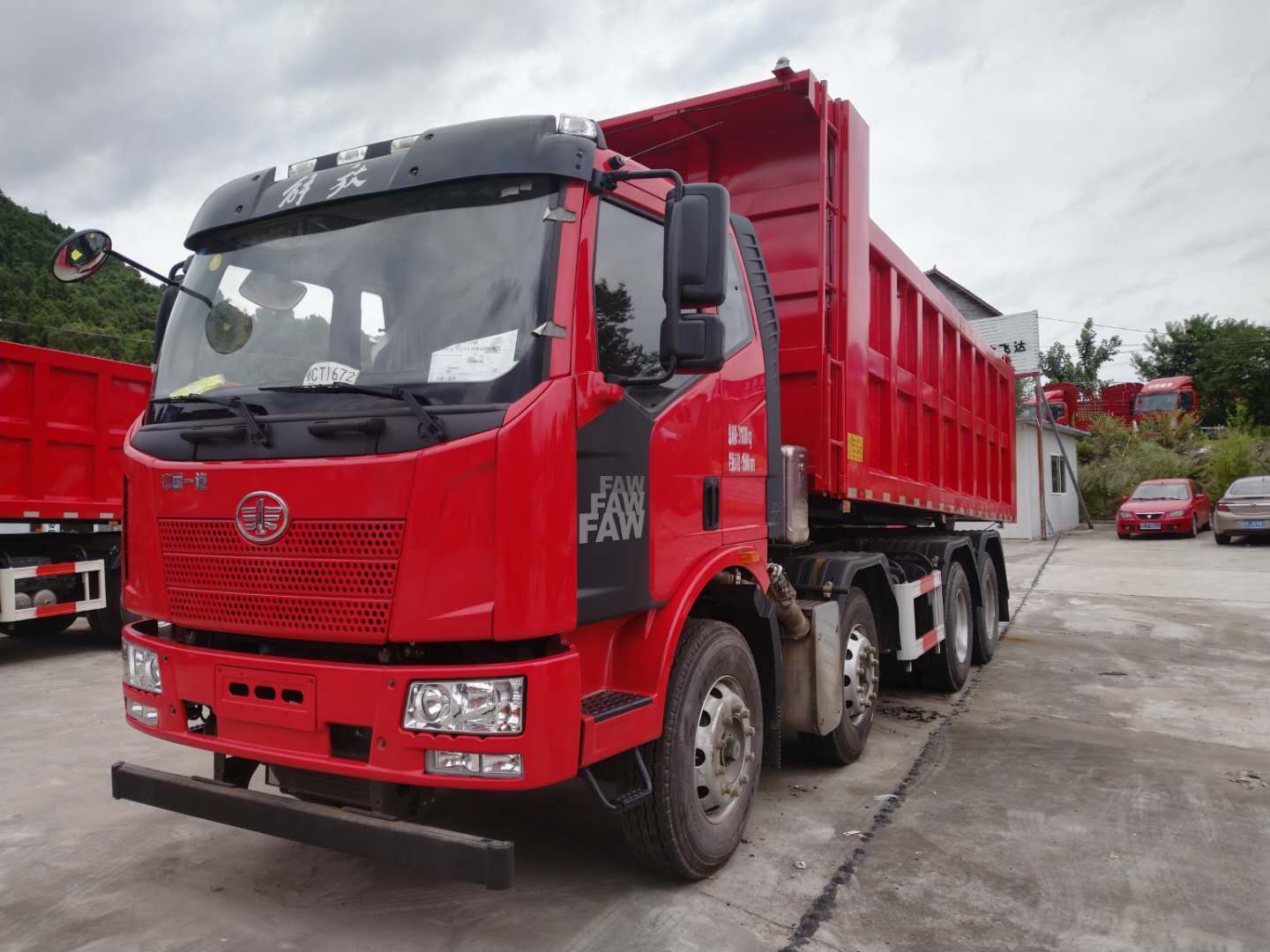 FAWQD Jiefangtian V heavy truck 375 horsepower 8X4 7.6 meter dump truck