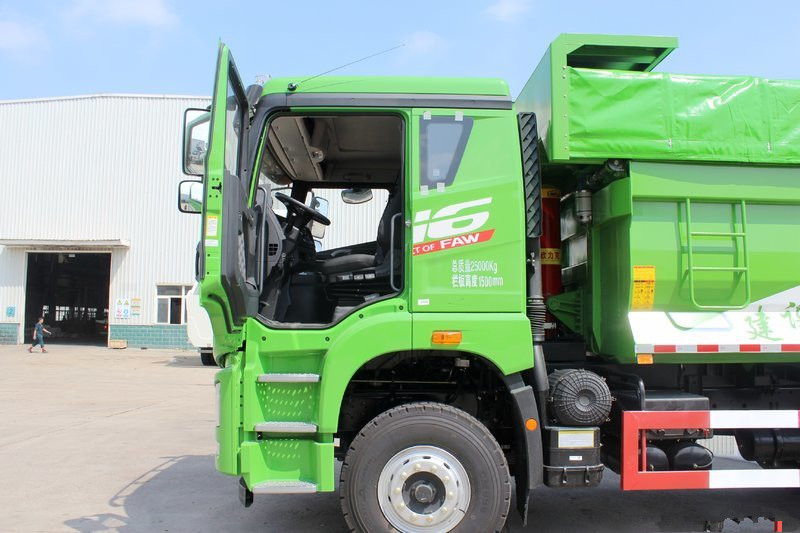 FAW Jiefang J6P pilot version 500 horsepower 8X4 8.2 meter dump truck 