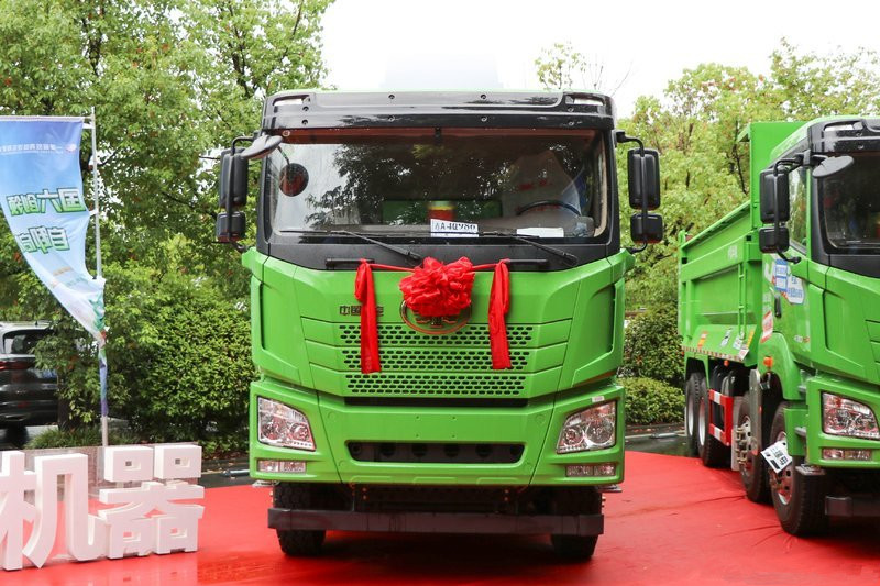 FAW Jiefang J6P pilot version 500 horsepower 8X4 8.2 meter dump truck 