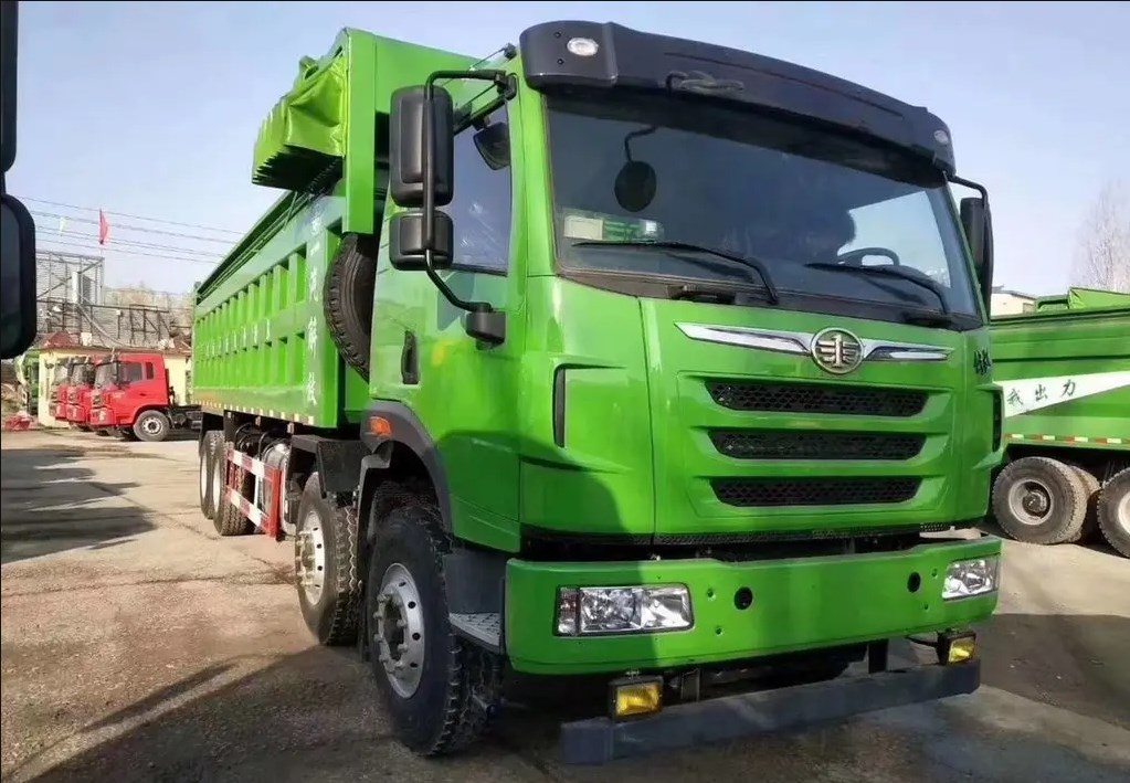 FAW Jiefang J6P pilot version 500 horsepower 8X4 8.2 meter dump truck 