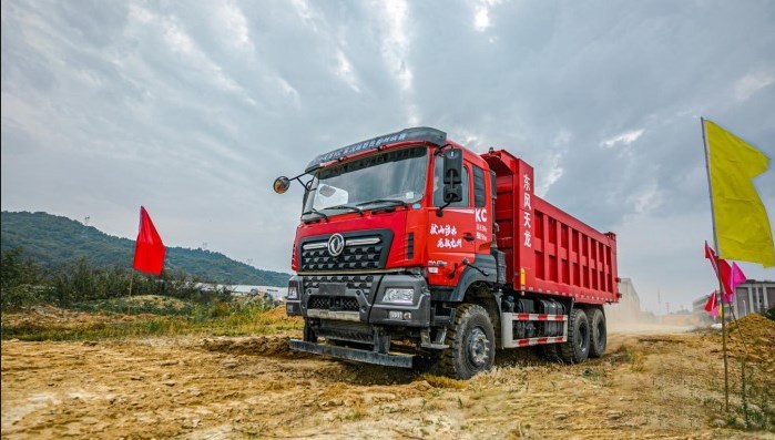 DFC Commercial Vehicle Tianjin VR heavy truck 245 horsepower 6X2R 4.3m dump truck