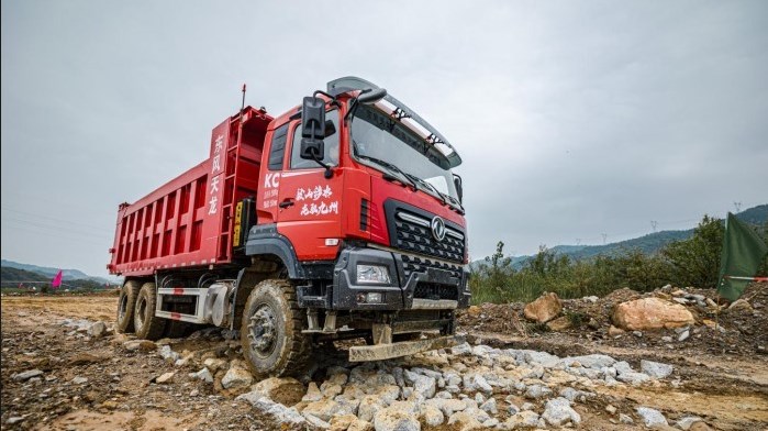 DFC Commercial Vehicle Tianlong KC Heavy Truck 420 HP 6X4 5.8m Dump Truck