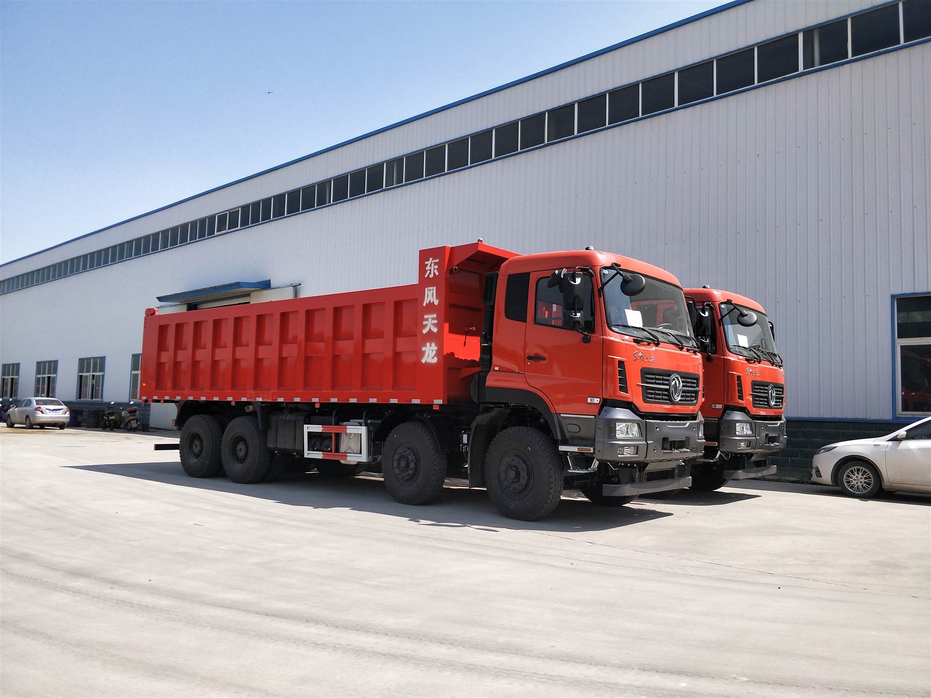 Dump semi-trailers ordered by Brazilian customers to transport stone