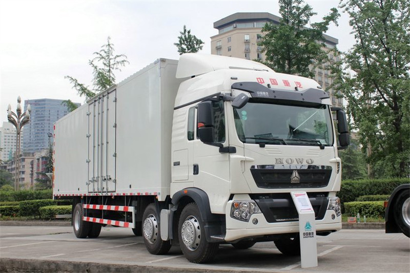 SINOTRUK HOWO MAX 510 HP 8X4 9.55m box truck 