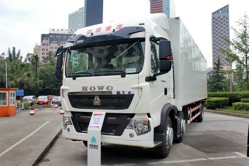 SINOTRUK HOWO MAX 510 HP 8X4 9.55m box truck 