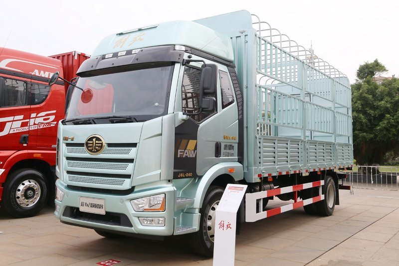 FAW Jiefang J6L medium truck elite version 300 horsepower 4X2 9.75m AMT automatic transmission van truck