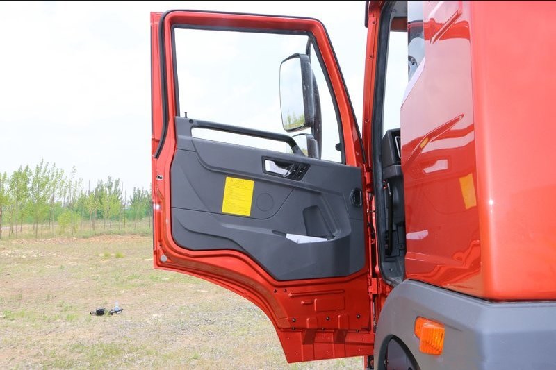 FAW Jiefang J6G 320 HP 4X2 6.8m van 