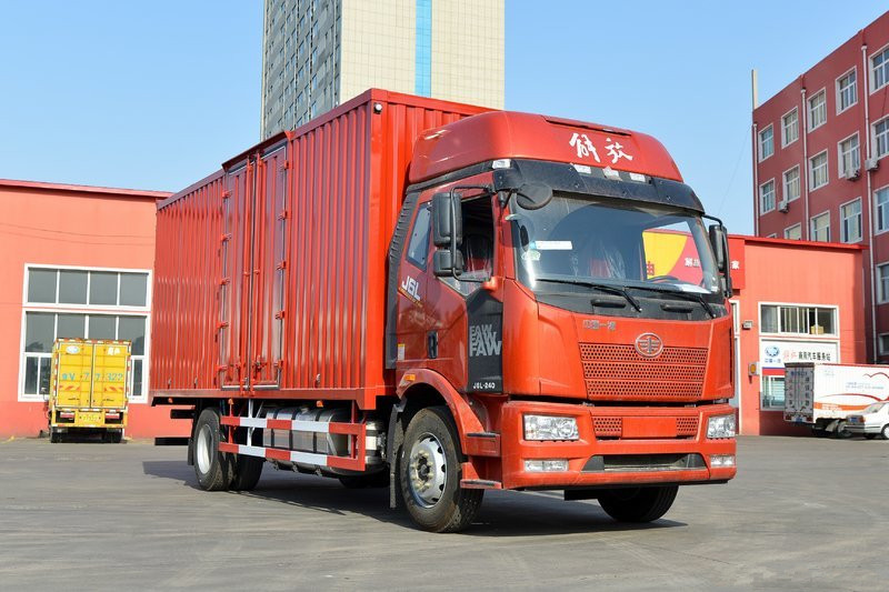 FAW Jiefang J6G 320 HP 4X2 6.8m van 