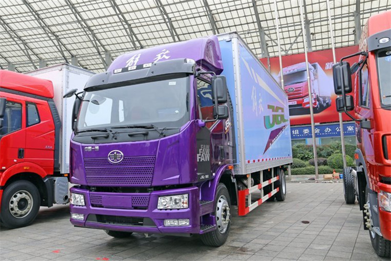 Qingdao Jiefang JH6 300 HP 4X2 9.7m AMT automatic transmission van truck