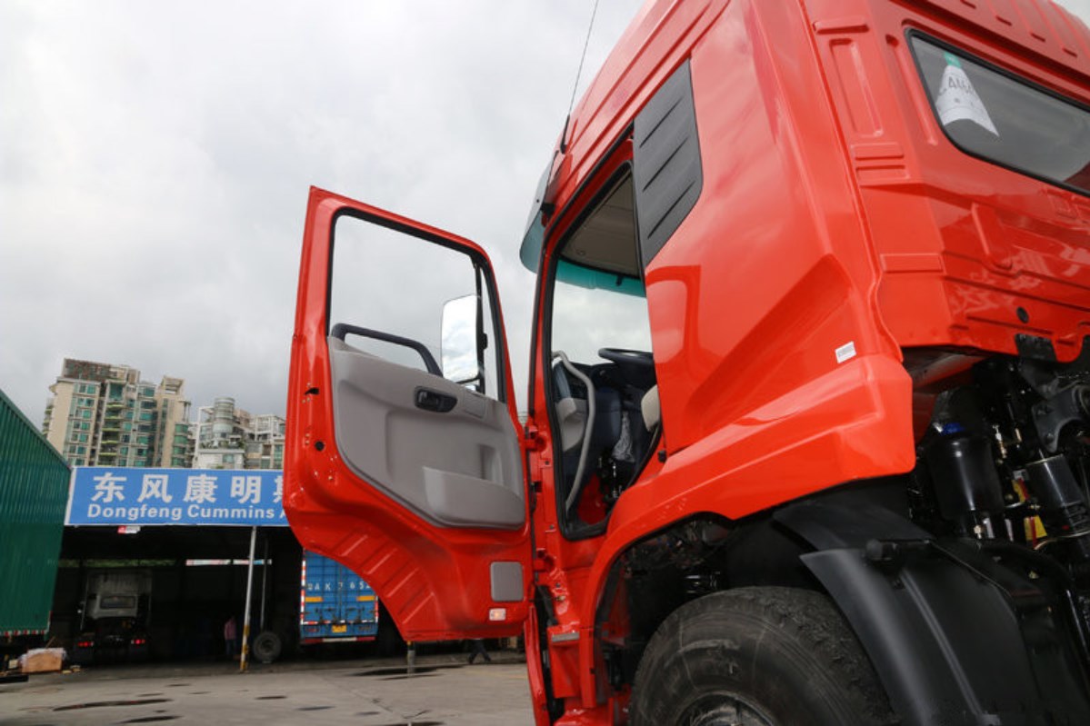 DFC Dongfeng Commercial Vehicles Tianlong KL heavy truck comfort version 465 horsepower 8X4 8.6m box truck