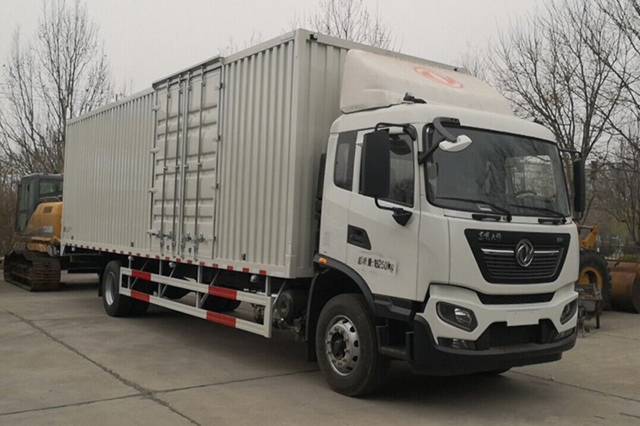 DFC Dongfeng Commercial Vehicle Tianjin KR PLUS Comfort Edition 290 HP 4X2 9.8m Van 