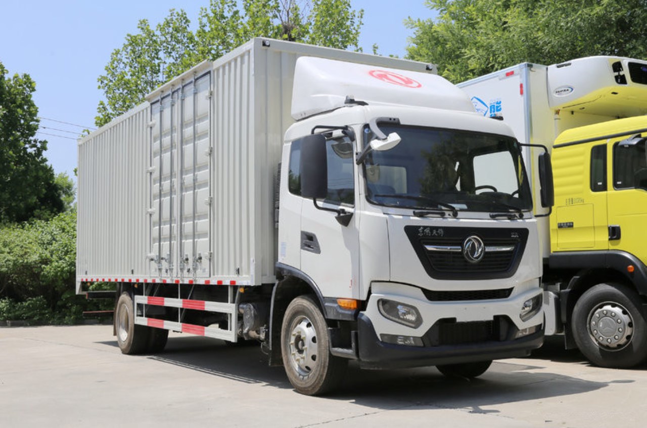 DFC Dongfeng Commercial Vehicle Tianjin KR 260 HP 4X2 9.8m van truck