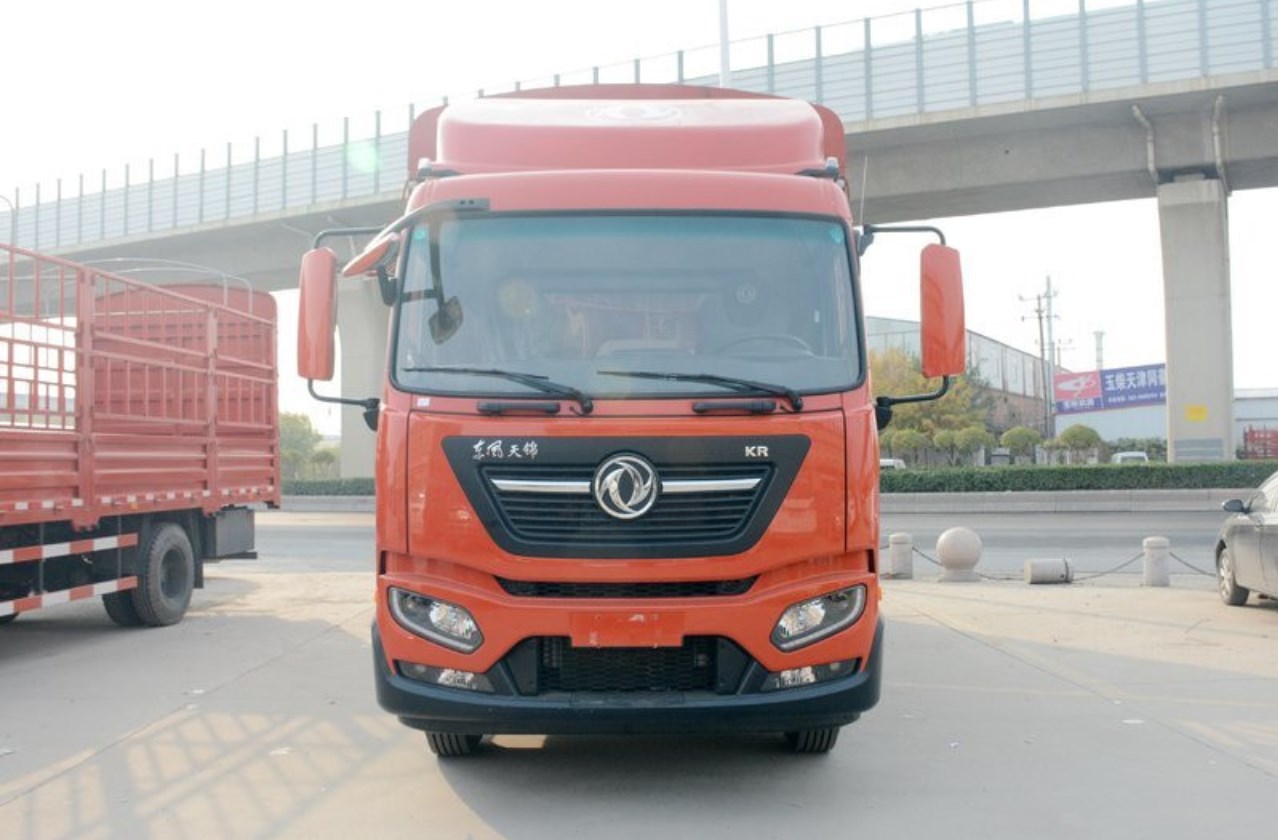 Dongfeng Commercial Vehicle Tianjin KR Comfort Edition 240 HP 4X2 6.8m Wing Opening Van Truck