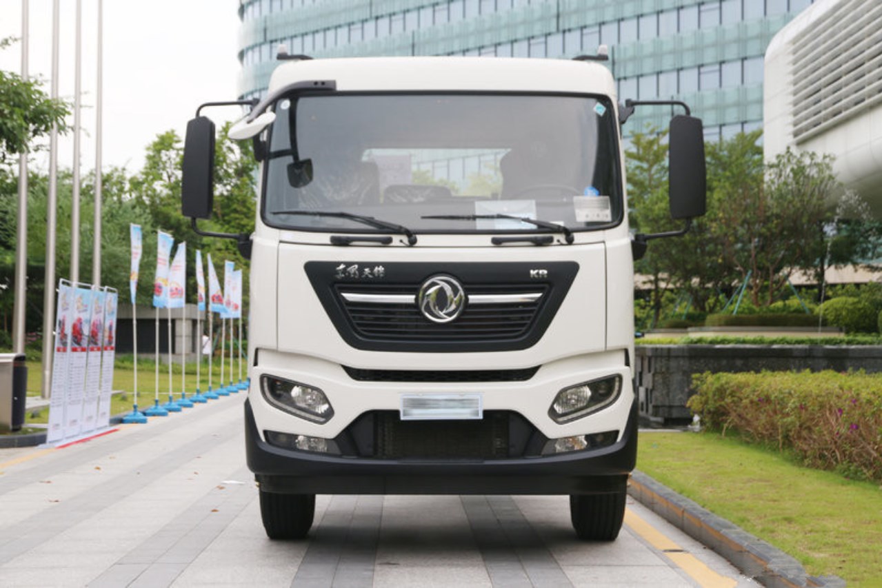 Dongfeng Commercial Vehicle Tianjin KR 240 HP 4X2 9.8m van truck