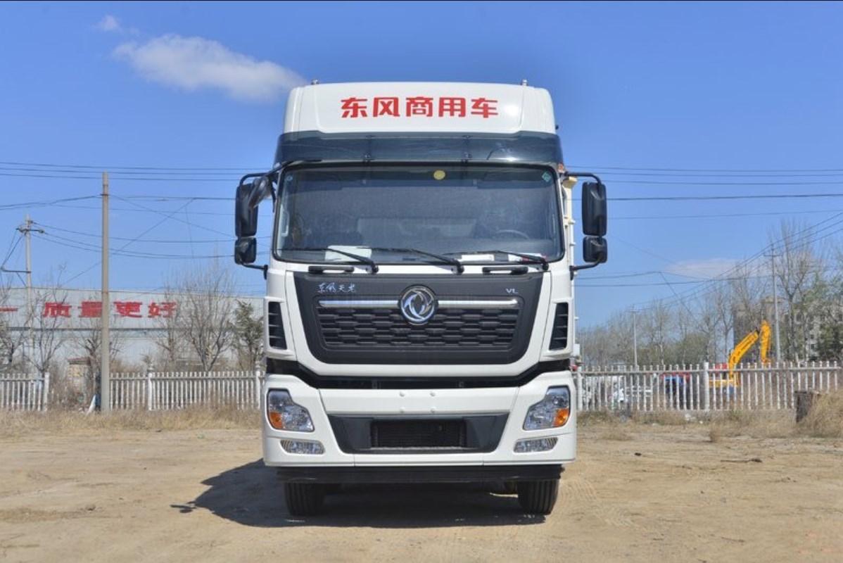 DFC Dongfeng Commercial Vehicle Tianlong KL Comfort Edition 340 HP 6X2 9.6m Van