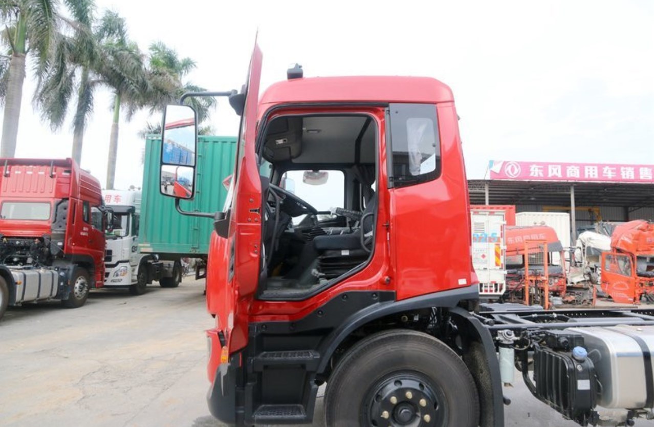 DFC Dongfeng Commercial Vehicles Tianjin KR Elite Edition 195 HP 4X2 4.8m van 