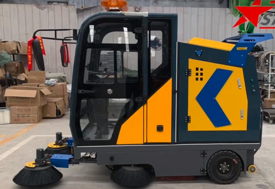 The sanitation robot ordered by Japanese customers sweeps floor and spray water