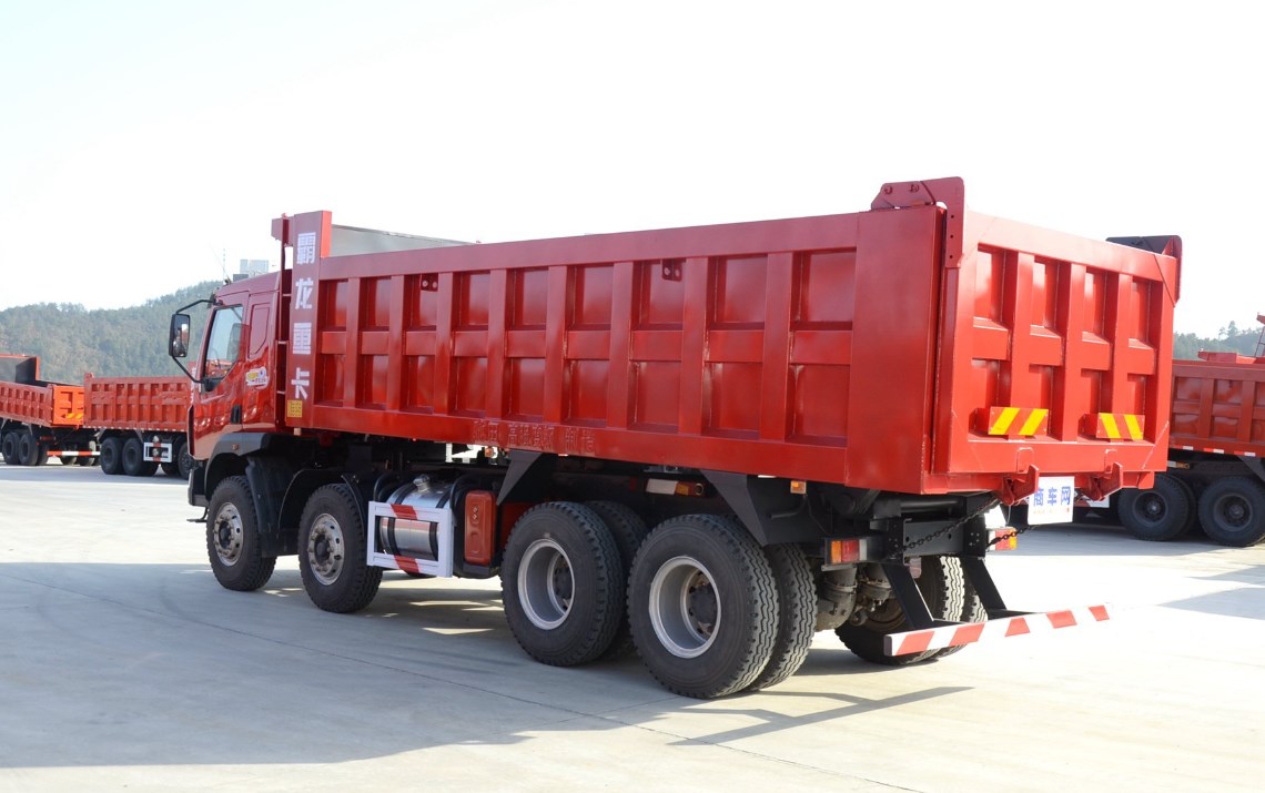 Dongfeng Liuzhou Motor New Chenglong M3 245HP 6X2 4.6m dump truck