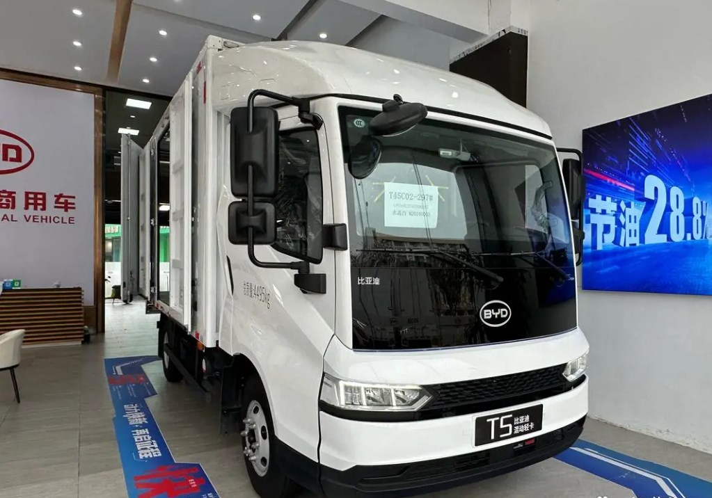 BYD T7B 11.8T 6.12m single-row pure electric van transport truck