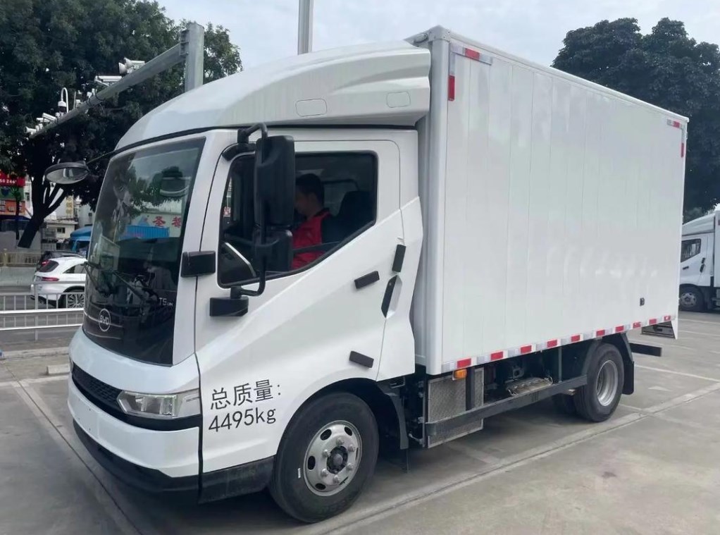 BYD T3 4.46m pure electric enclosed truck 36.9kWh