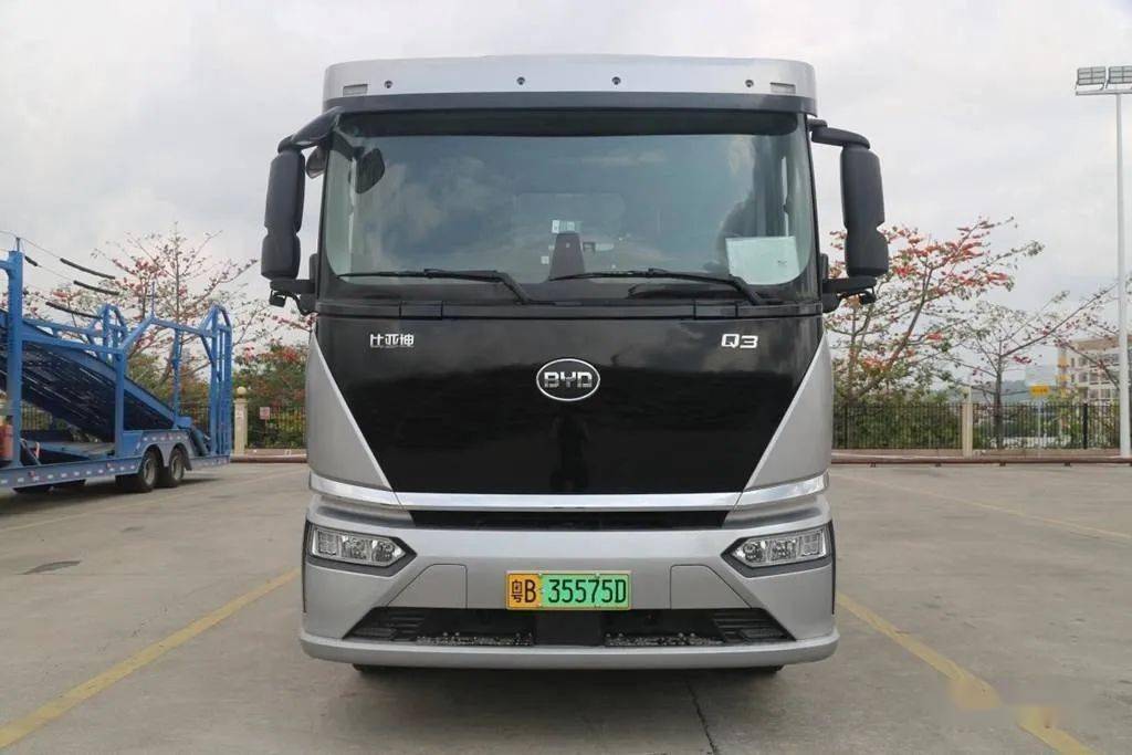 BYD Q1 31.5T 4X2 pure electric tractor