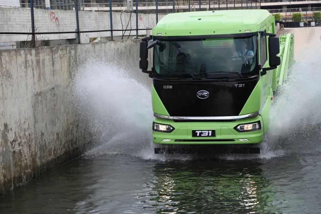 BYD T31 31T 8X4 5.6m pure electric dump truck