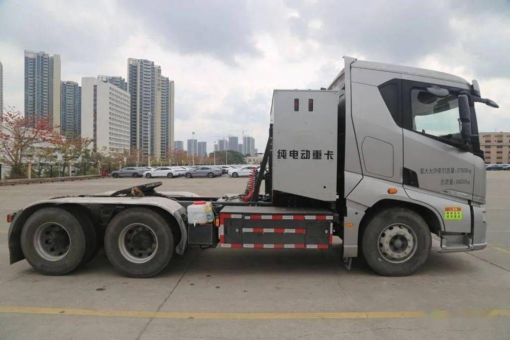 BYD Q3 26T 6X4 pure electric tractor 