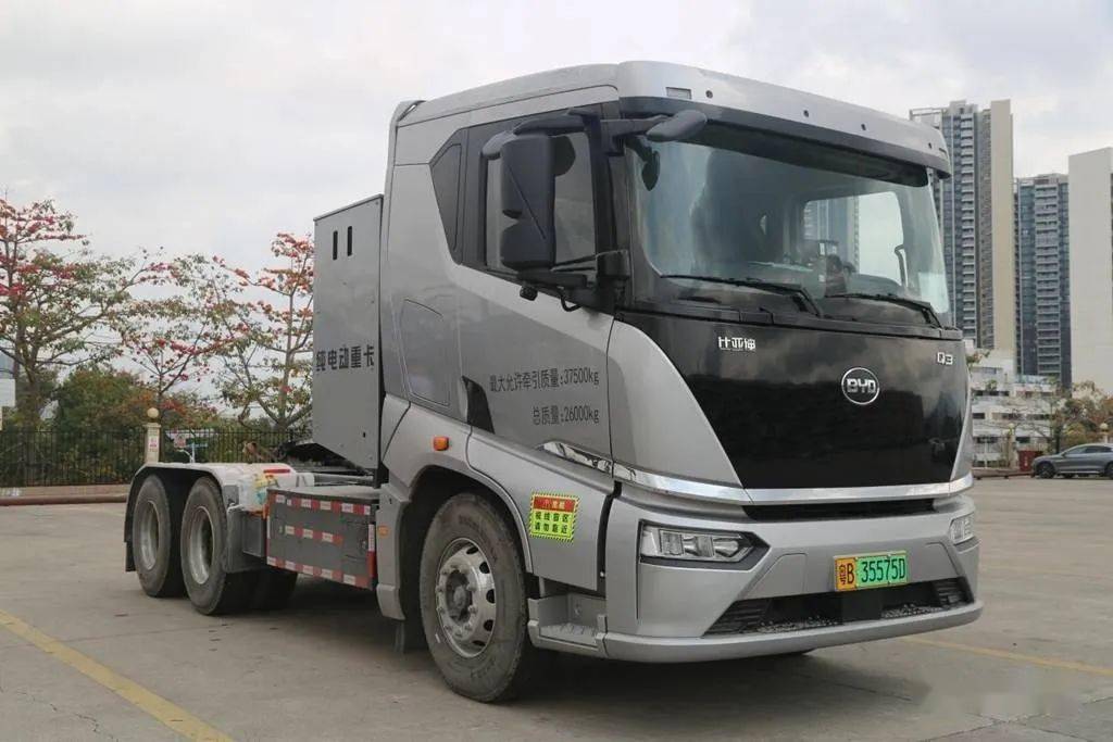 BYD Q3 26T 6X4 pure electric tractor 