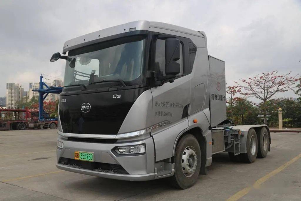 BYD Q3 26T 6X4 pure electric tractor 