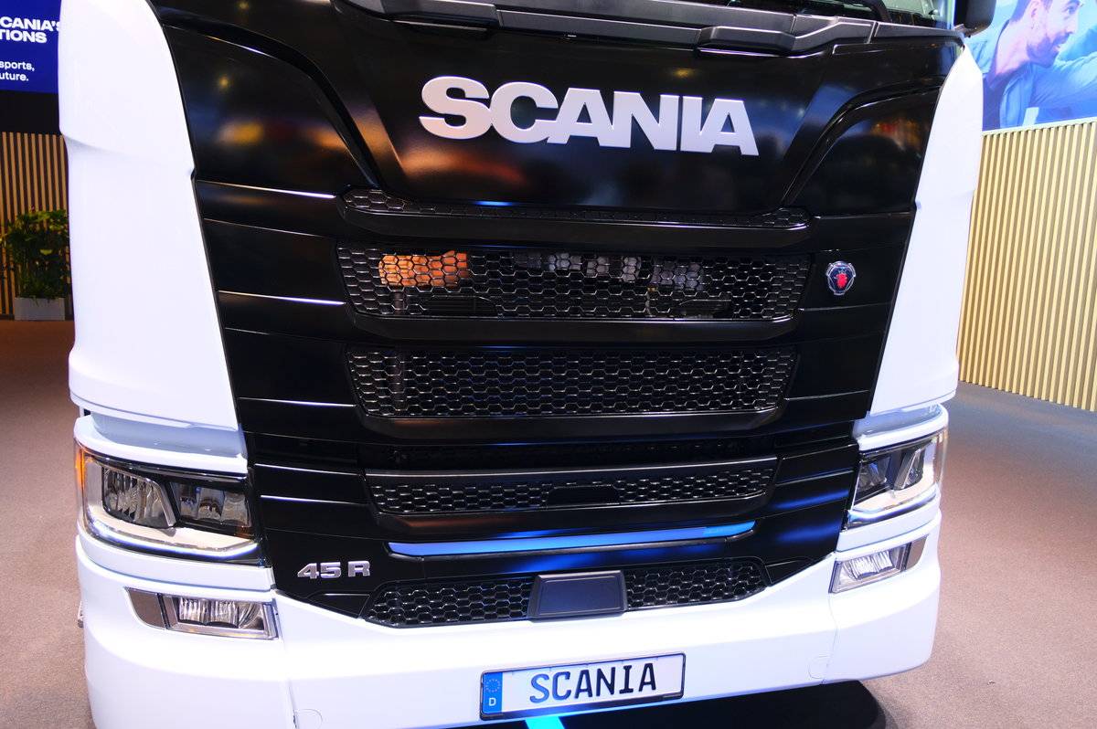 Scania S Series 660 HP 4X2 AMT Automatic Tractor