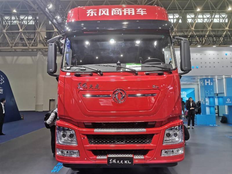 Dongfeng Commercial Vehicle Tianlong KL 6X4 battery-swapping pure electric tractor