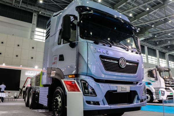 Dongfeng Commercial Vehicle Tianlong KL 6X4 fuel cell tractor