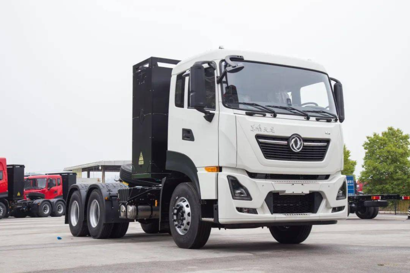 Dongfeng Commercial Vehicle Tianlong KL 6X4 battery-swapping pure electric tractor 